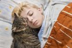 how-to-get-you-cat-let-you-sleep
